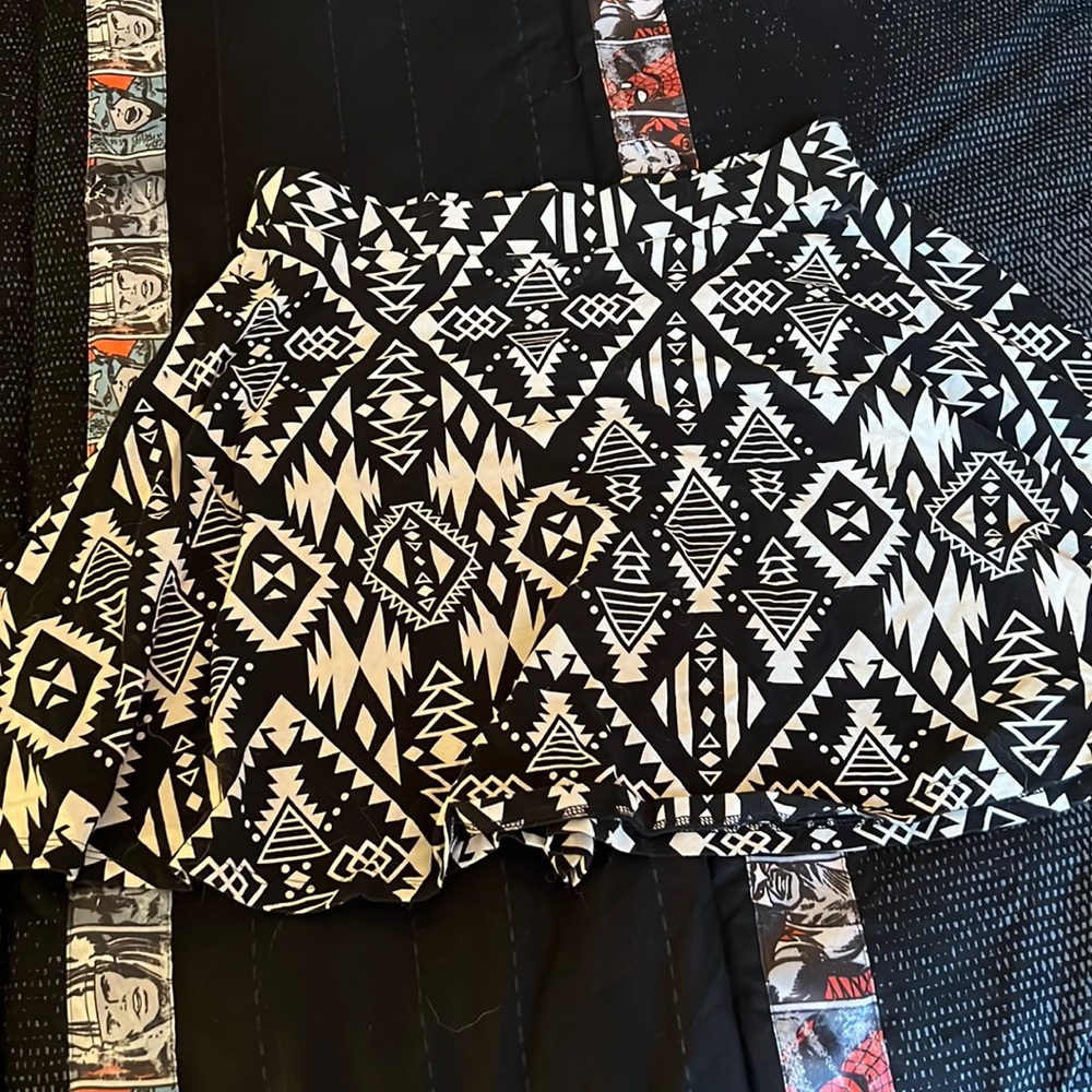 VS Pink Geometric skirt